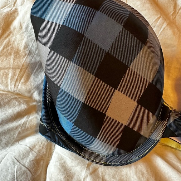 Victoria’s Secret Perfect Coverage bra 32DD - Picture 2 of 6